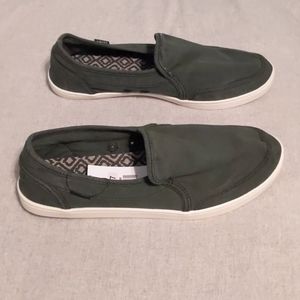 Sanuk shoes